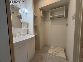 温水洗浄便座付きのトイレです♪