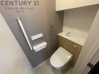 温水洗浄便座付きのトイレです♪