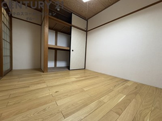 マンション雲雀丘の洋室