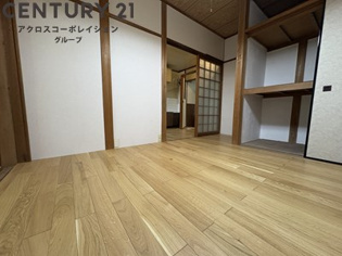 マンション雲雀丘の洋室