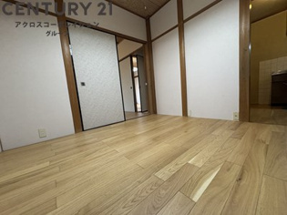 マンション雲雀丘の洋室