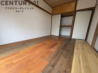 マンション雲雀丘の洋室