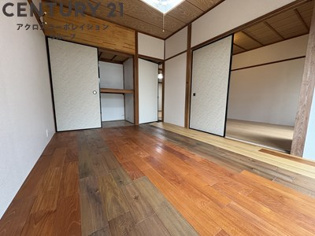 マンション雲雀丘の洋室