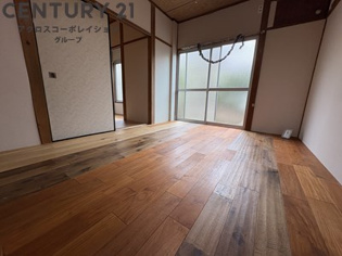 マンション雲雀丘の洋室