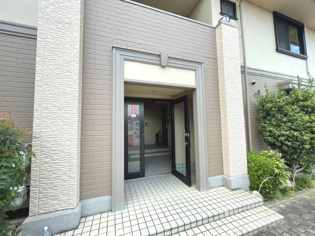 アビタシオン仁川２のエントランス