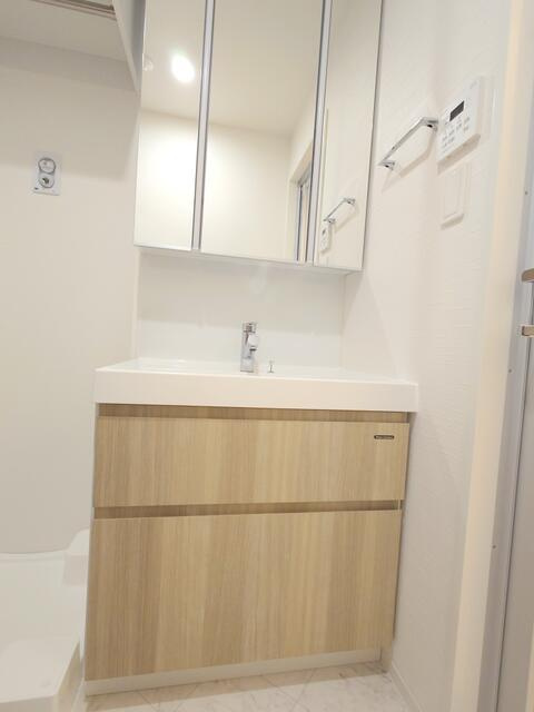 ＧＲＡＮＤ　ＡＲＣ笹塚の洗面所|脱衣スペースもあります