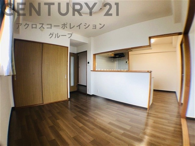 床が落ち着いた色合いで綺麗です♪