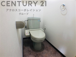 温水洗浄便座付きのトイレです♪