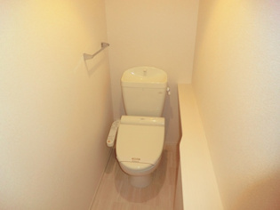 温水洗浄便座付きのトイレです♪