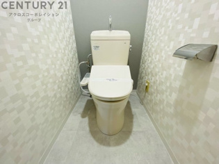 温水洗浄便座付きのトイレです♪