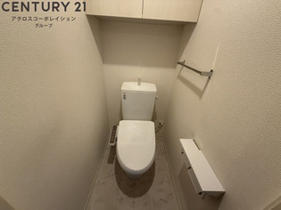 温水洗浄便座付きのトイレです♪