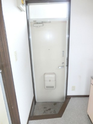 iSメゾン西船橋の玄関