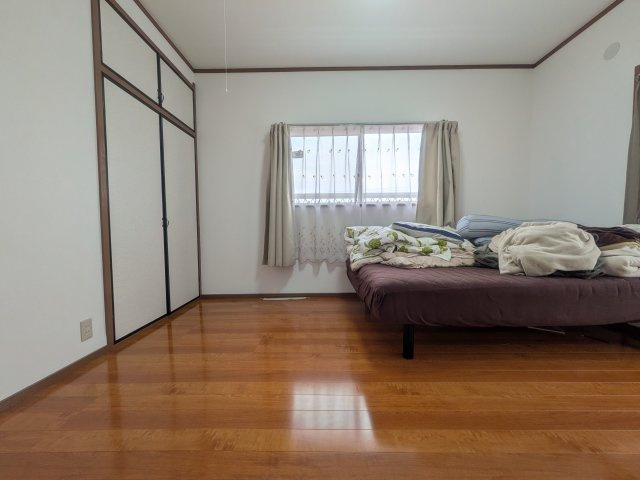 浅川日の峯一丁目28番15号（C-31）の洋室