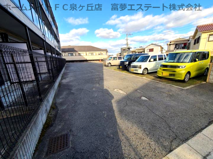 ラパス高倉台の駐車場