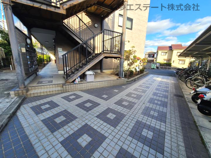 ラパス高倉台のエントランス