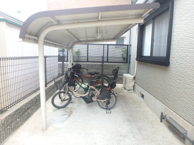 【その他共用部分】 | アンジュール | 屋根付き自転車置場です
