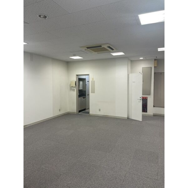 三栄本町ビル【　1階路面店　】