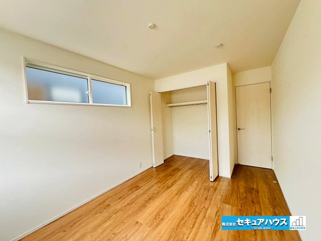 【本日ご案内可能】大府市北山町3丁目　全2棟の洋室|【洋室6帖】
◆お子様のお部屋や主寝室、来客時の宿泊室、趣味のお部屋としてもご利用いただけます♪
◆全居室収納付きのため各居室ごとにお洋服や荷物をしまうことができます。　　　　　　　　　　　　　　　　