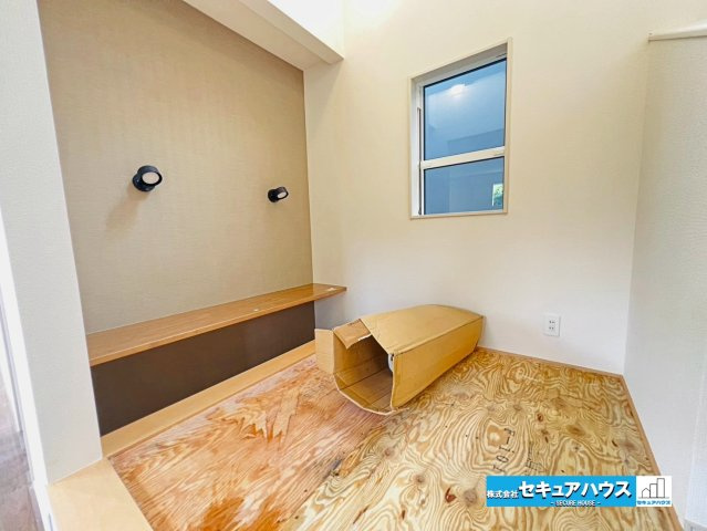 【本日ご案内可能】大府市北山町3丁目　全2棟のその他|【マルチスキップ2.5帖】
◆畳敷きためお子様の遊び場やおむつを替えるスペースとして利用することができる便利です。
◆カウンターでは勉強やテレワークなど作業をすることができます。　　　　　　　　　　　