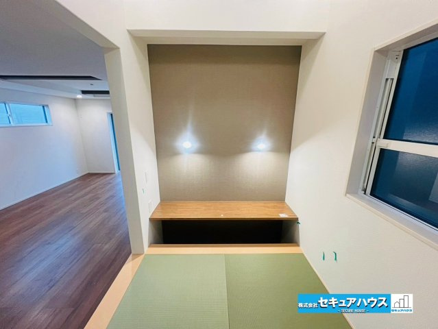 【本日ご案内可能】大府市北山町3丁目　全2棟の和室|【マルチスキップ2.5帖】
◆畳敷きためお子様の遊び場やおむつを替えるスペースとして利用することができる便利です。
◆カウンターでは勉強やテレワークなど作業をすることができます。　　　　　　　　　　　