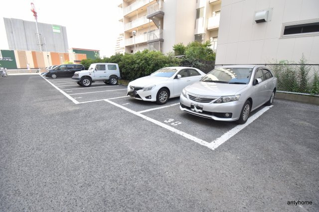 ライトハイツ　仲介手数料無料の駐車場