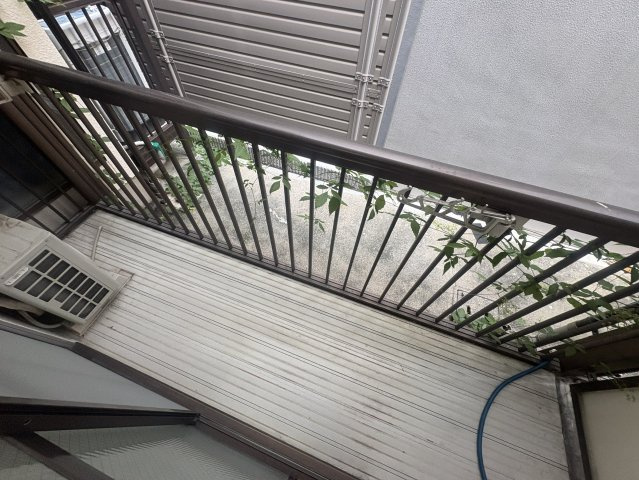 旭ハイツ江坂のバルコニー