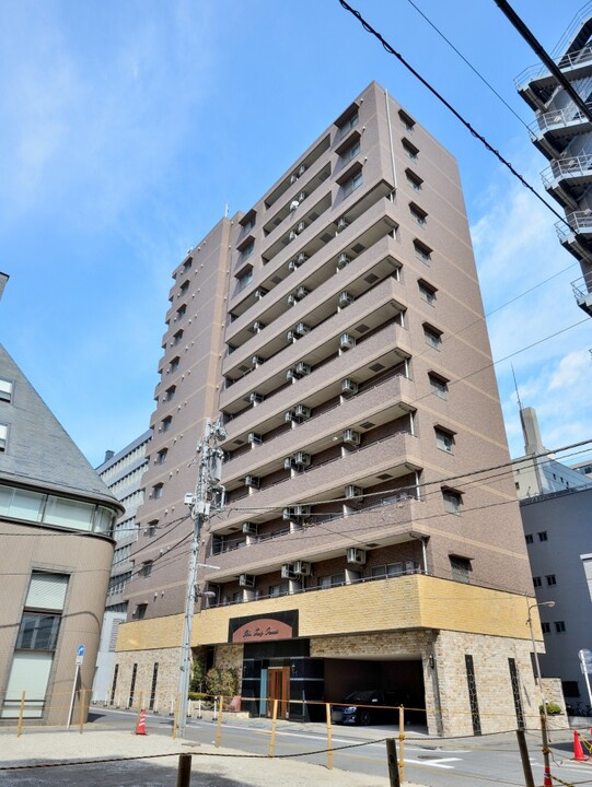 千代田区神田錦町１丁目の賃貸マンションの外観