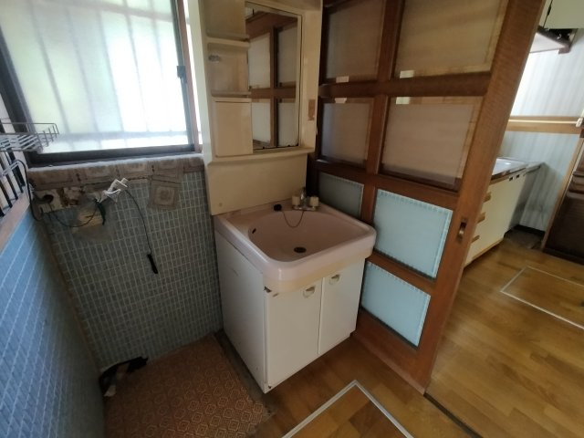 松瀬町　平屋戸建の洗面所