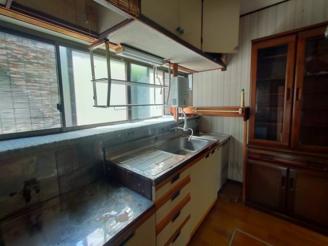 松瀬町　平屋戸建のキッチン
