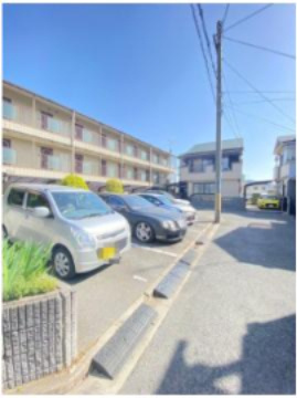 ローズハイツT・Kの駐車場