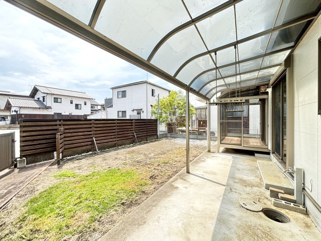 【中古戸建】深谷市岡のその他共用部分|■庭｜道路から離れたお庭なので小さいお子様が遊んでいても車の心配いらずで安心です♪