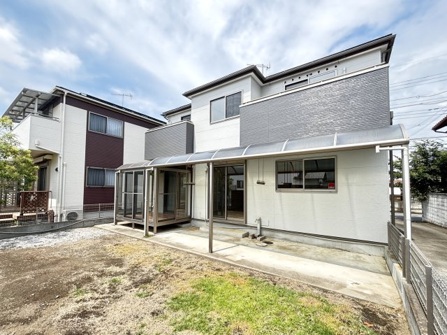 【中古戸建】深谷市岡の外観|■外観｜庭付き一戸建てならお子様やペットが走り回っても大丈夫！伸び伸びと遊び、過ごすことができます♪