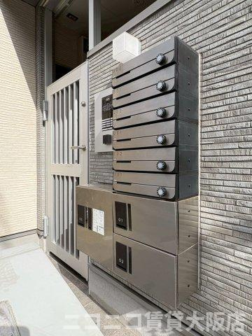 大阪市東成区大今里３丁目のアパートのエントランス
