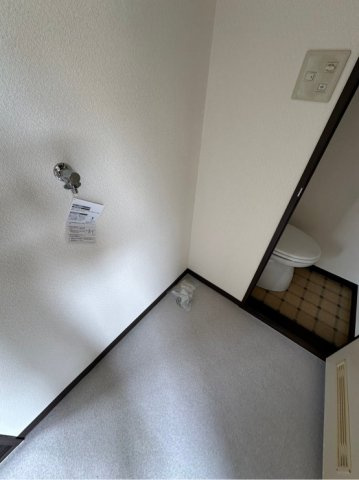 調布市西つつじケ丘４丁目のアパートの洗面所