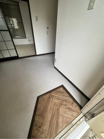 調布市西つつじケ丘４丁目のアパートの玄関