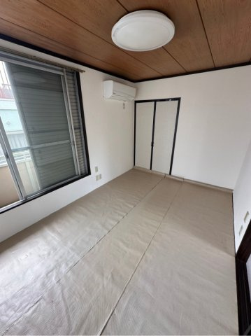 調布市西つつじケ丘４丁目のアパートの寝室