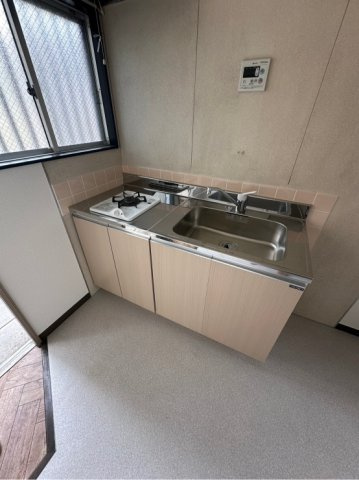 調布市西つつじケ丘４丁目のアパートのキッチン