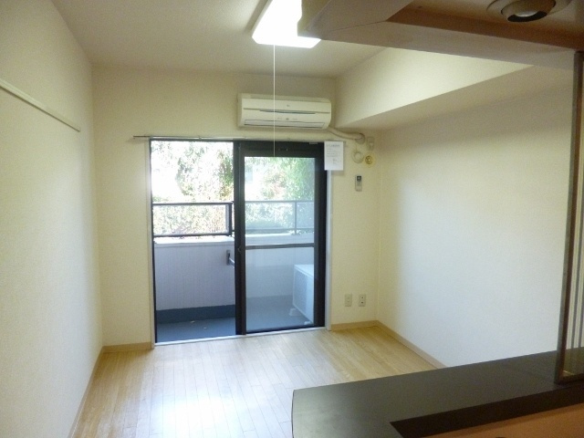 ローズガーデンＡ３２番館　A-032の居間・リビング|同物件、別部屋の参考写真となります