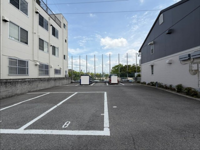 【駐車場】 | ドミール池尻敷地内駐車場