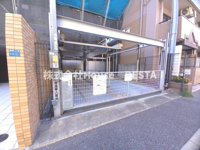 スワンズ神戸三宮イーストの駐車場