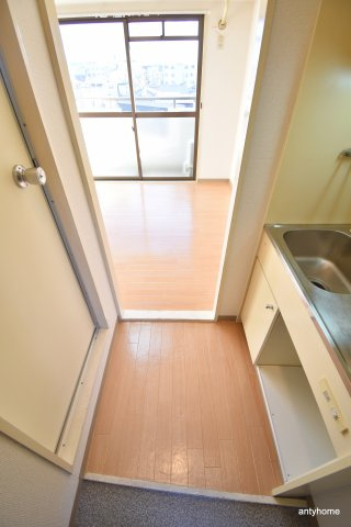 淡路エンビィハイツ　仲介手数料無料の玄関