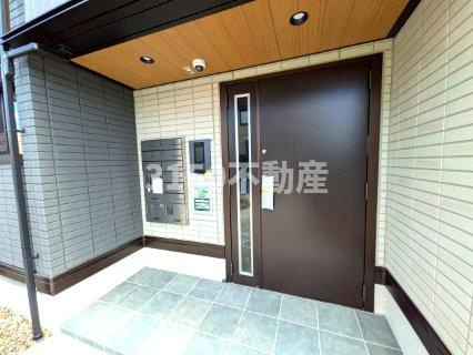 セレスティア田神　WESTのエントランス