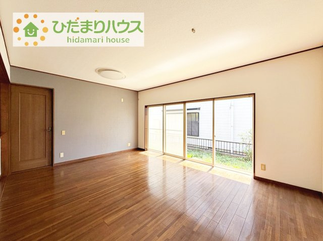 【居間・リビング】 | 龍ケ崎市長山1期　中古戸建 | お子様が元気に遊べるひろびろとしたリビングです♪