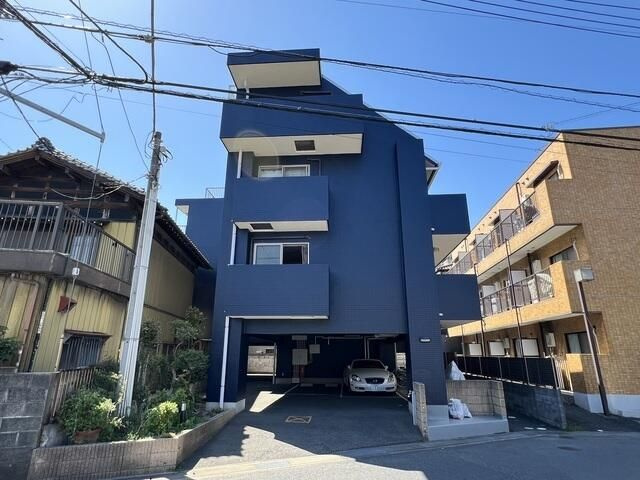 ソレイユ市川の駐車場