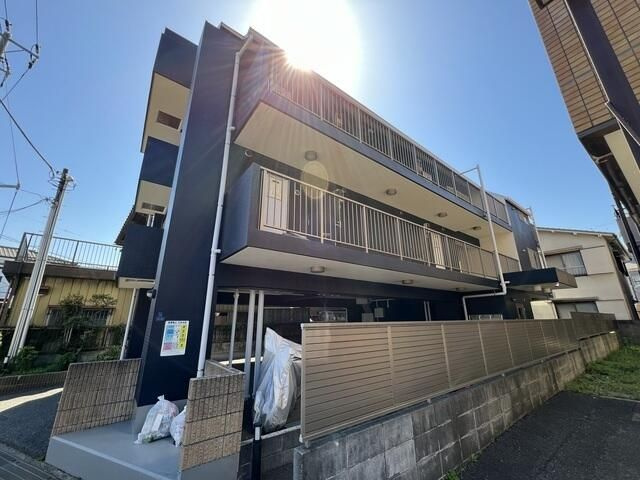 ソレイユ市川の玄関