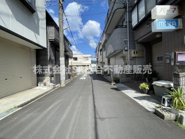 花園東町2丁目中古戸建の前面道路含む現地写真|専門知識を持ったスタッフがお客様にあった住宅ローンのご提案を致します。
他社様ではできないリフォーム費用のご提案が可能となります。
