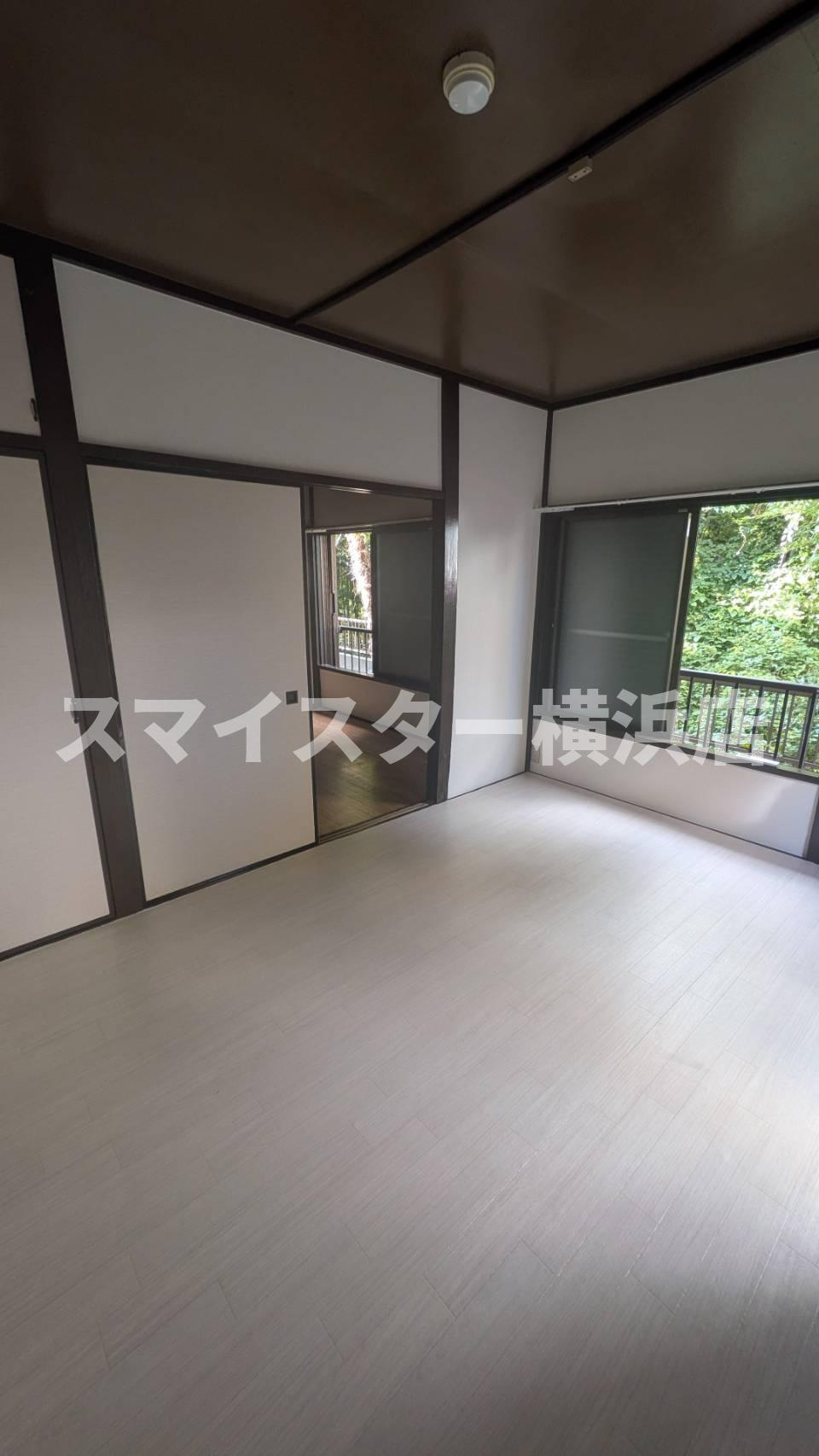 横浜市南区中里４丁目のアパートの居間・リビング
