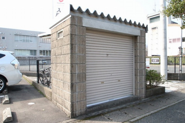 クリスタルMIWA　Ⅱ　A棟のエントランス