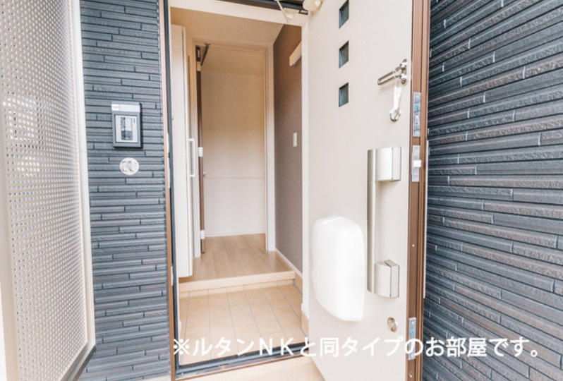 【玄関】 | 鹿黒アパート　E | ※同タイプの写真となります