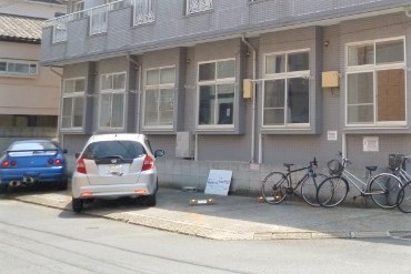 アゼリア宮田の駐車場
